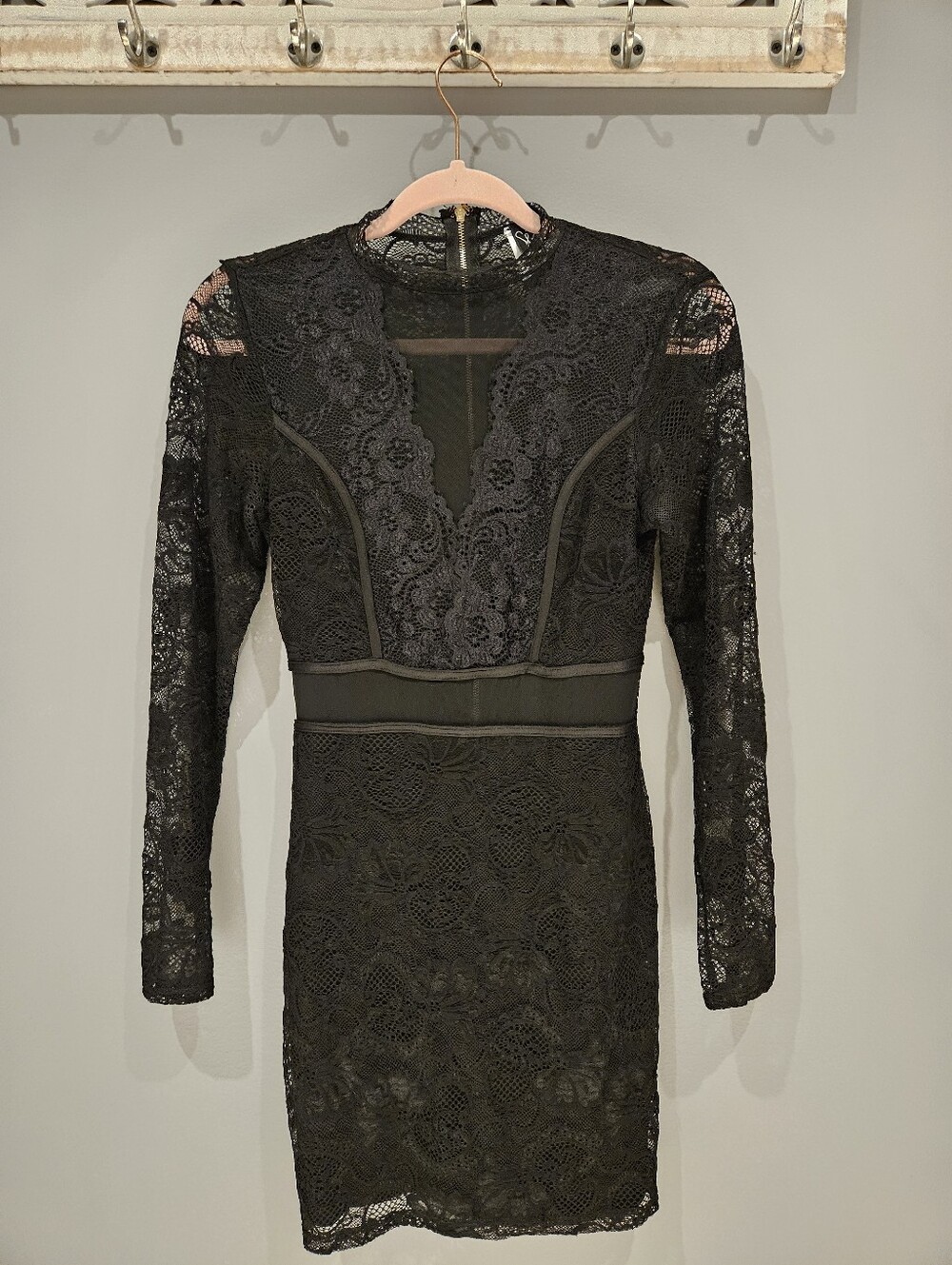 WINDSOR Black Lace Long-Sleeve V-Neck Dress Size MEDIUM